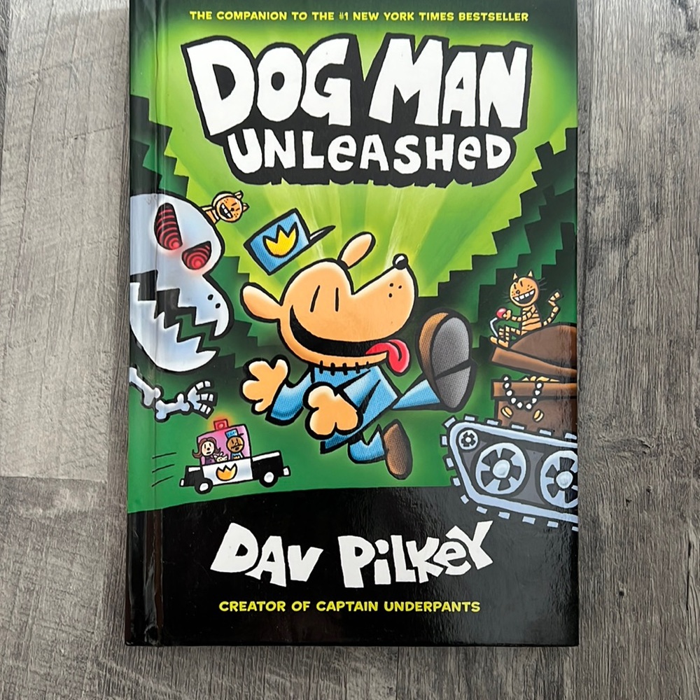 Like NEW! Dog Man Unleashed book graphic novel Dav Pilkey Children’s preteen